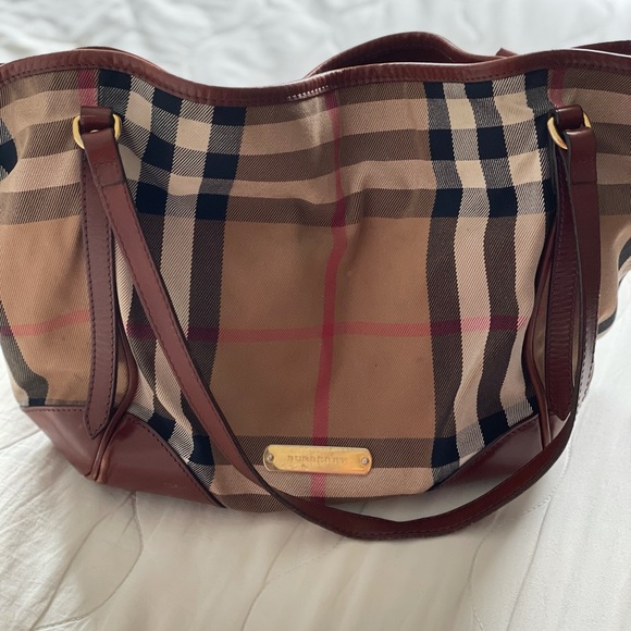 Burberry bag - Picture 1 of 8